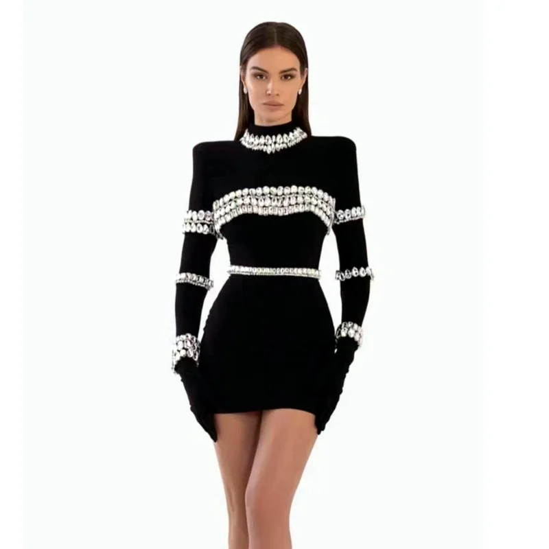 STOCK New Winter High Quality Sparkling Diamonds Half High Collar Black Mini Bandage Dress Fashion Woman Evening Party Outfit
STOCK New Winter High Quality Sparkling Diamonds Half High Collar Black Mini Bandage Dress Fashion Woman Evening Party Outfit
