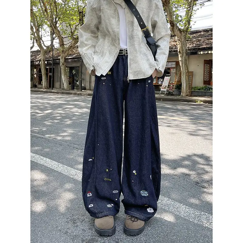 Свободные джинсы с мультяшной вышивкой, широкие штанины, унисекс, в американском ретро-стиле, с эффектом потертости, повседневные брюки для подростков
Свободные джинсы с мультяшной вышивкой, широкие штанины, унисекс, в американском ретро-стиле, с эффектом потертости, повседневные брюки для подростков