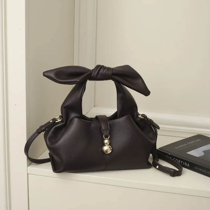 Light luxury minimalist handbag 2026 new stylish commuting shoulder bag
Light luxury minimalist handbag 2026 new stylish commuting shoulder bag