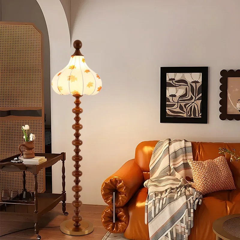 Living room, bedroom, premium atmosphere light, retro floor-to-ceiling table lamp next to American sofa
Living room, bedroom, premium atmosphere light, retro floor-to-ceiling table lamp next to American sofa