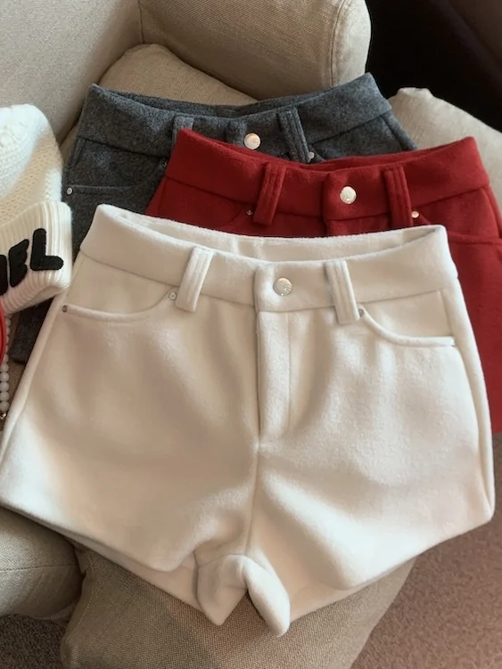 Костюмные брюки трапециевидной формы с высокой талией, женская осенне-зимняя верхняя одежда, модные сексуальные белые шерстяные ботинки в стиле ретро, повседневные брюки
Костюмные брюки трапециевидной формы с высокой талией, женская осенне-зимняя верхняя одежда, модные сексуальные белые шерстяные ботинки в стиле ретро, повседневные брюки