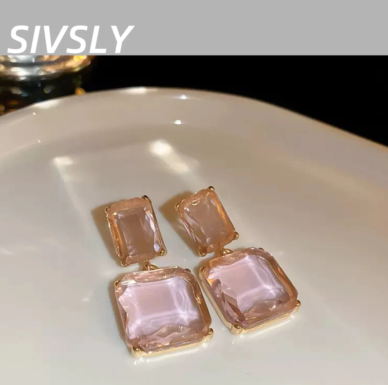 High-end transparent square ear studs, fashionable and versatile, Maillard earrings, elegant and luxurious, simple ear
High-end transparent square ear studs, fashionable and versatile, Maillard earrings, elegant and luxurious, simple ear