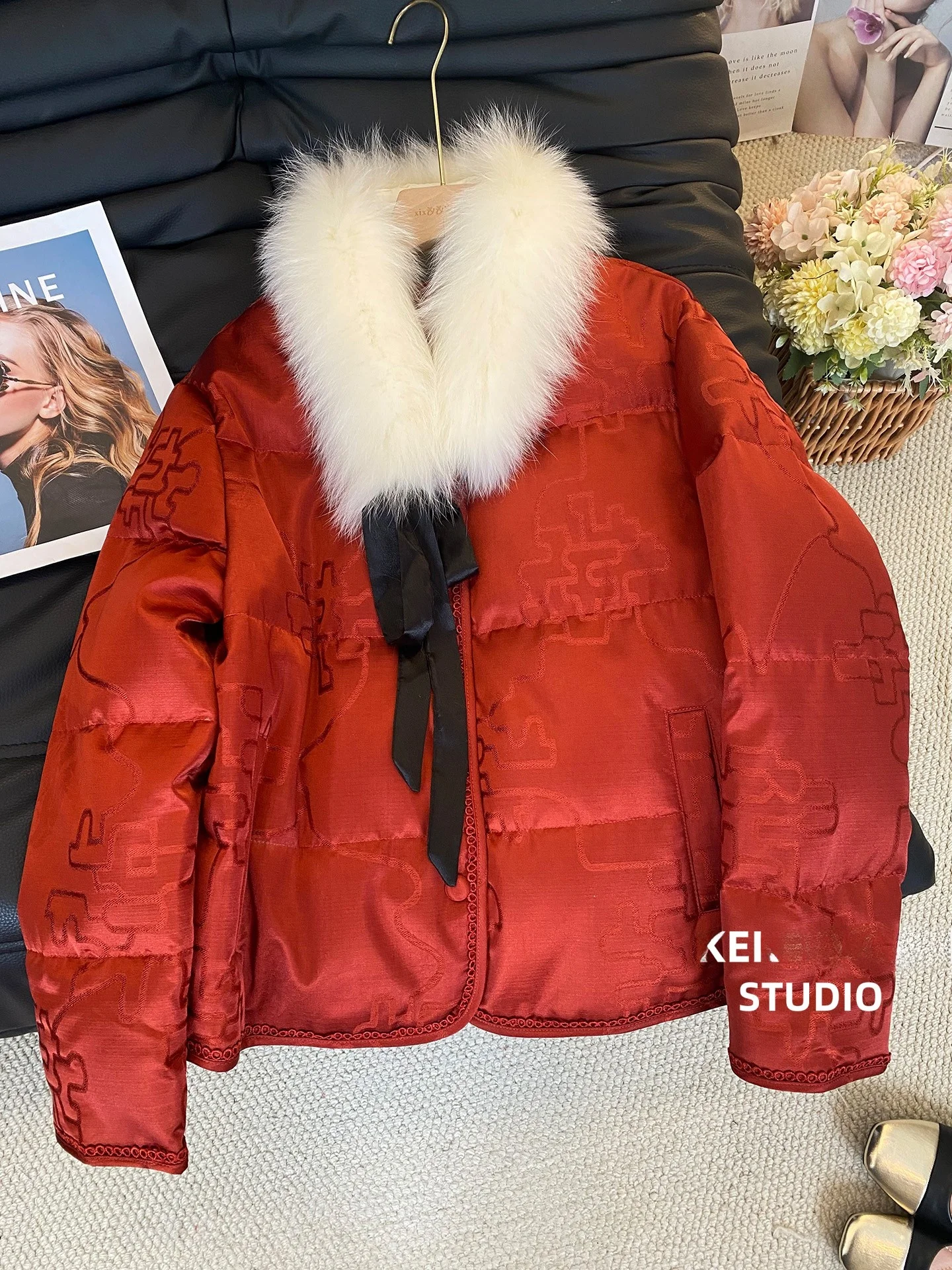 Christmas Red Short down Jacket Women's Winter New Style Beautiful Wedding Fur Collar Coat Warm Fluffy White Duck down
Christmas Red Short down Jacket Women's Winter New Style Beautiful Wedding Fur Collar Coat Warm Fluffy White Duck down