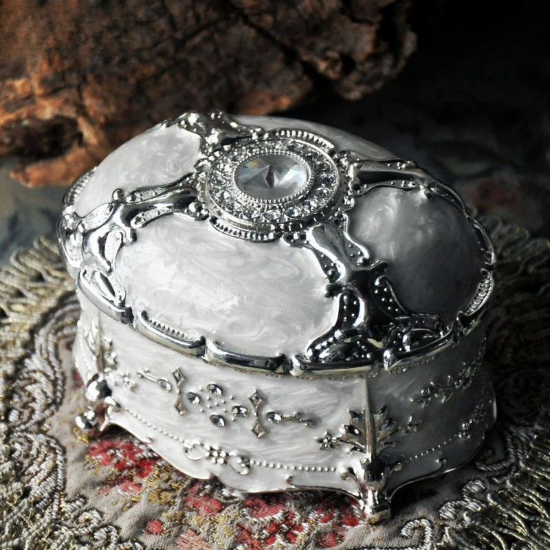 LENNIK Eden Fox Vintage European Korean Princess Jewelry Box Large Capacity Jewelry Storage Box Ring Box
LENNIK Eden Fox Vintage European Korean Princess Jewelry Box Large Capacity Jewelry Storage Box Ring Box