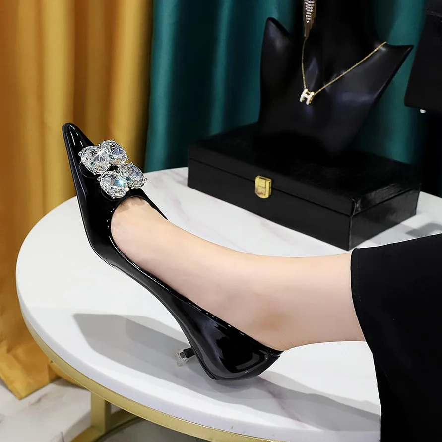 Korean Version Fashion Party Women Mid Heels Patent Leather Shallow Pointed Metal Crystal Pumps Red Comfortable Elegant 237-K59
Korean Version Fashion Party Women Mid Heels Patent Leather Shallow Pointed Metal Crystal Pumps Red Comfortable Elegant 237-K59