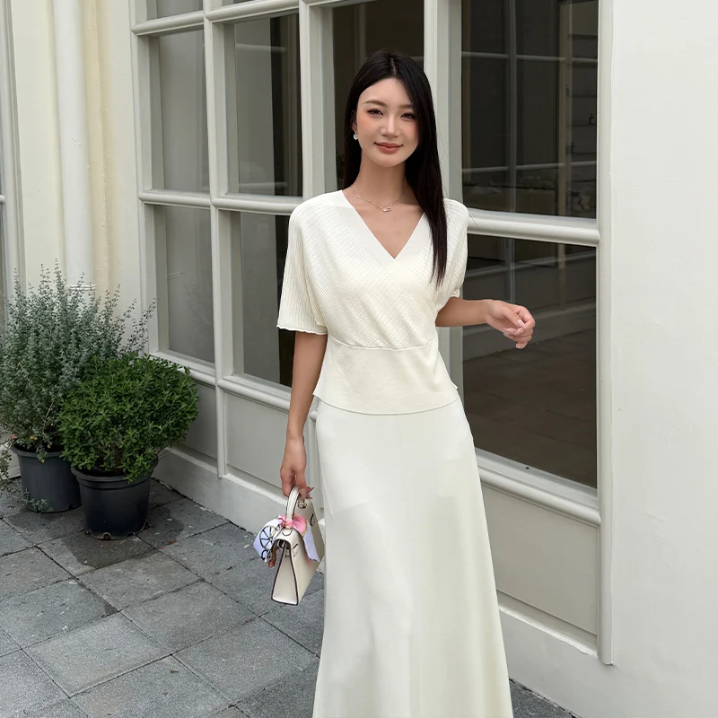 Fashionable Knitted Two-Piece Set V-Neck Short Sleeve Top And High Waist Skirt for Women Summer New Style Aileen Brand
Fashionable Knitted Two-Piece Set V-Neck Short Sleeve Top And High Waist Skirt for Women Summer New Style Aileen Brand