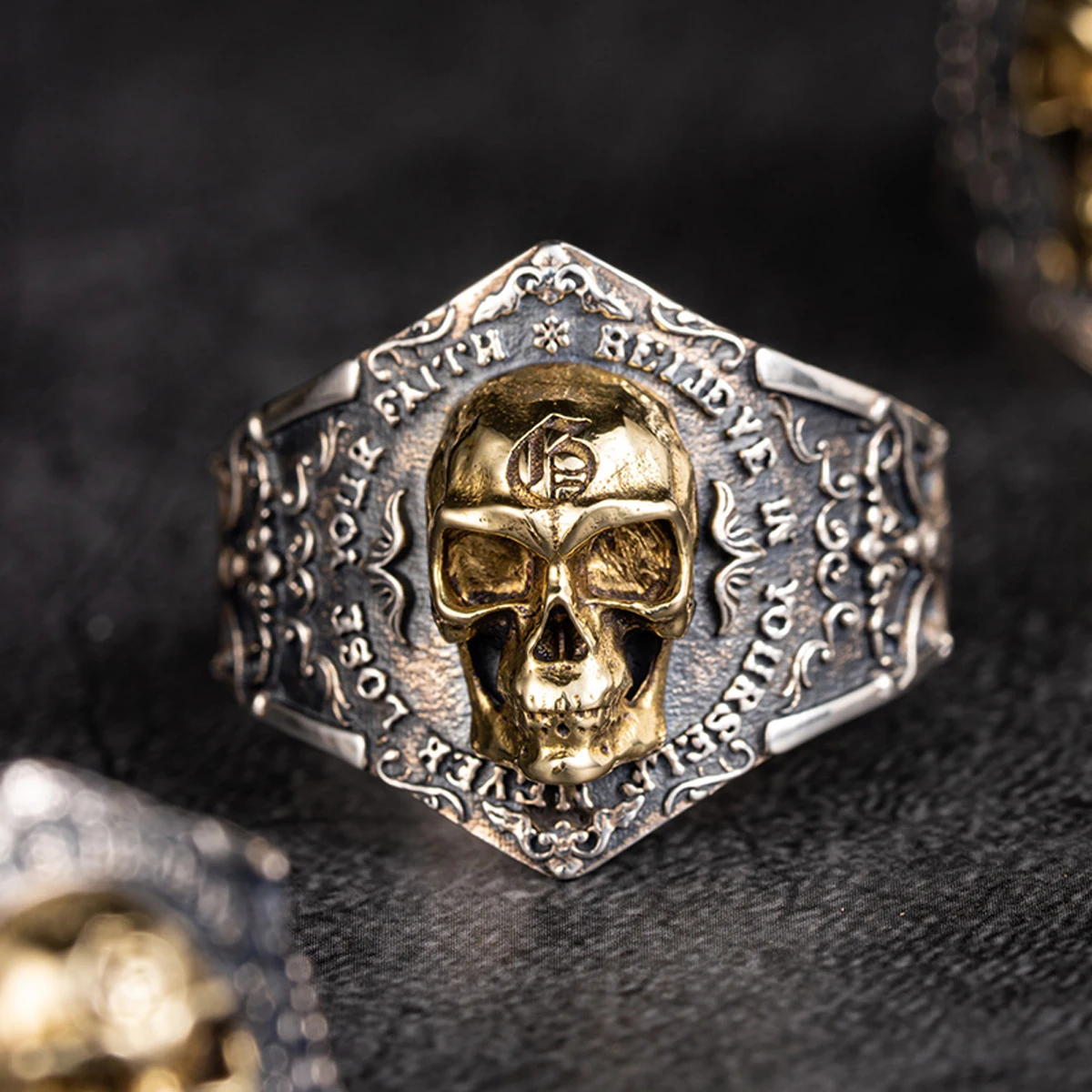 Carved retro skull silver open ring ,personality trendy men's engraved silver
Carved retro skull silver open ring ,personality trendy men's engraved silver
