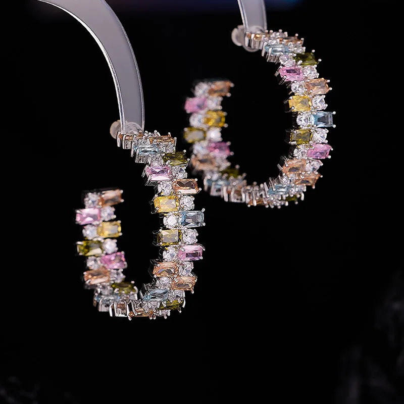 Роскошные круглые пряжки для ушей, инкрустированные цветными цирконами, серьги-кольца, серьги ярких цветов.
Роскошные круглые пряжки для ушей, инкрустированные цветными цирконами, серьги-кольца, серьги ярких цветов.