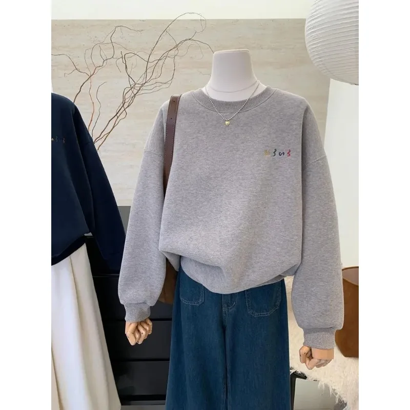 Осенне-зимний утолщенный бархатный теплый свободный пуловер с круглым вырезом в корейском стиле для женщин
Осенне-зимний утолщенный бархатный теплый свободный пуловер с круглым вырезом в корейском стиле для женщин