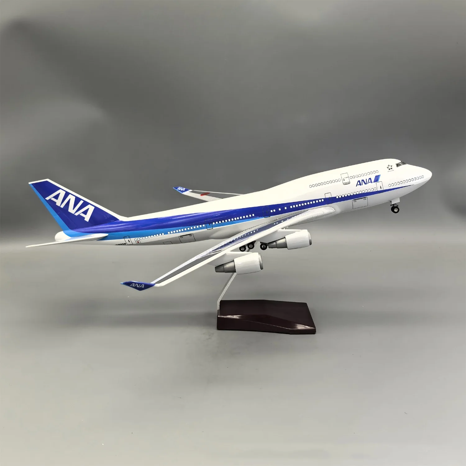Diecast 1:150 Scale B747 ANA Japan Airlines 47cm Aircraft Simulation Resin Model W Light Display Stand Collectible Souvenir Gift
Diecast 1:150 Scale B747 ANA Japan Airlines 47cm Aircraft Simulation Resin Model W Light Display Stand Collectible Souvenir Gift