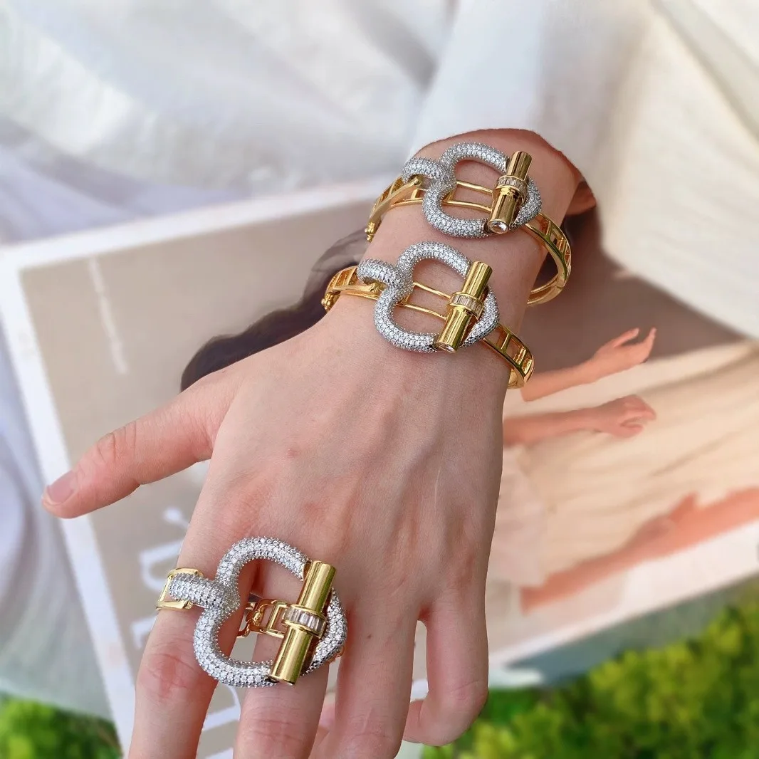 New Horizontal Bar OT Series Heart-shaped Light Luxury Inlaid Zircon Two-tone Bracelet Ring Set
New Horizontal Bar OT Series Heart-shaped Light Luxury Inlaid Zircon Two-tone Bracelet Ring Set