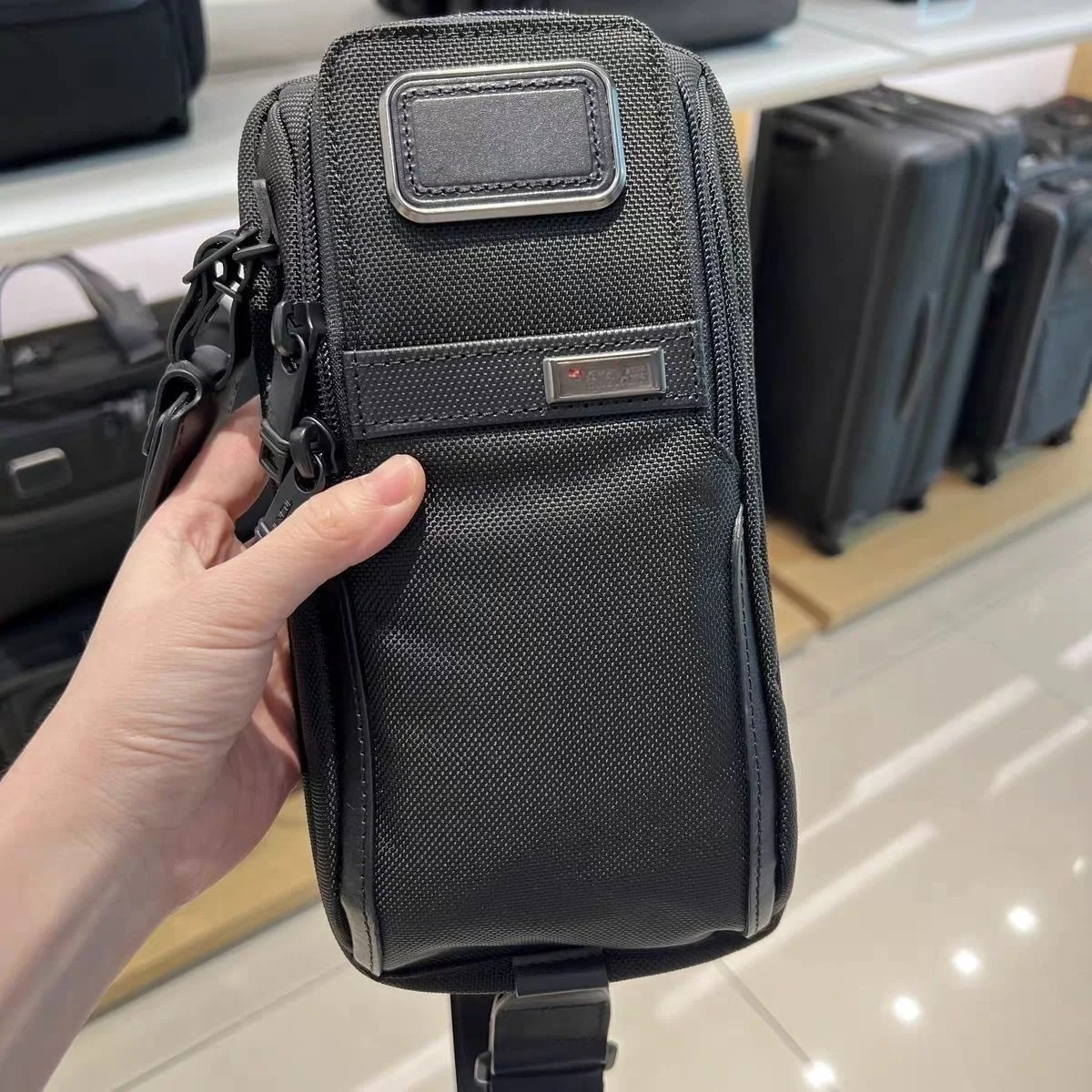 Alpha 3 Men's Chest Bag Business Portable Travel Shoulder Bag Chest Bag 2603585
Alpha 3 Men's Chest Bag Business Portable Travel Shoulder Bag Chest Bag 2603585