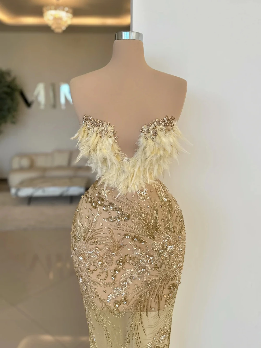 Unique Feathered Sweetheart Neck Evening Gown Glitter See Through Prom Dress Customized Formal Occasions Luxurious Banquet Wear
Unique Feathered Sweetheart Neck Evening Gown Glitter See Through Prom Dress Customized Formal Occasions Luxurious Banquet Wear