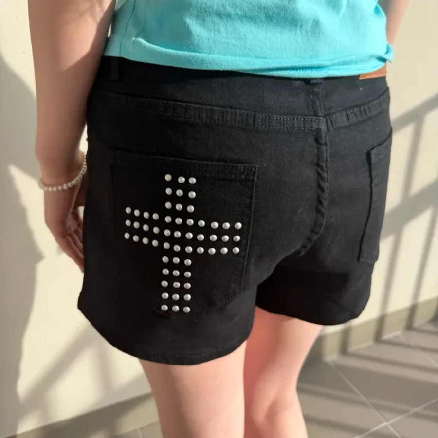 Casual Summer 2026 Fashionable Elastic Slim Fit Denim Shorts with Back Pocket Embellished Design Women's Premium Quality Jeans
Casual Summer 2026 Fashionable Elastic Slim Fit Denim Shorts with Back Pocket Embellished Design Women's Premium Quality Jeans