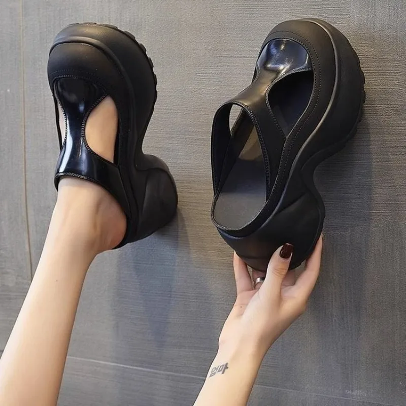 Women's Platform Mules Round Toe Chunky Heel Slip-On Shoes Shiny Cutout Upper Casual Streetwear Edgy Backless Daily Footwear
Women's Platform Mules Round Toe Chunky Heel Slip-On Shoes Shiny Cutout Upper Casual Streetwear Edgy Backless Daily Footwear