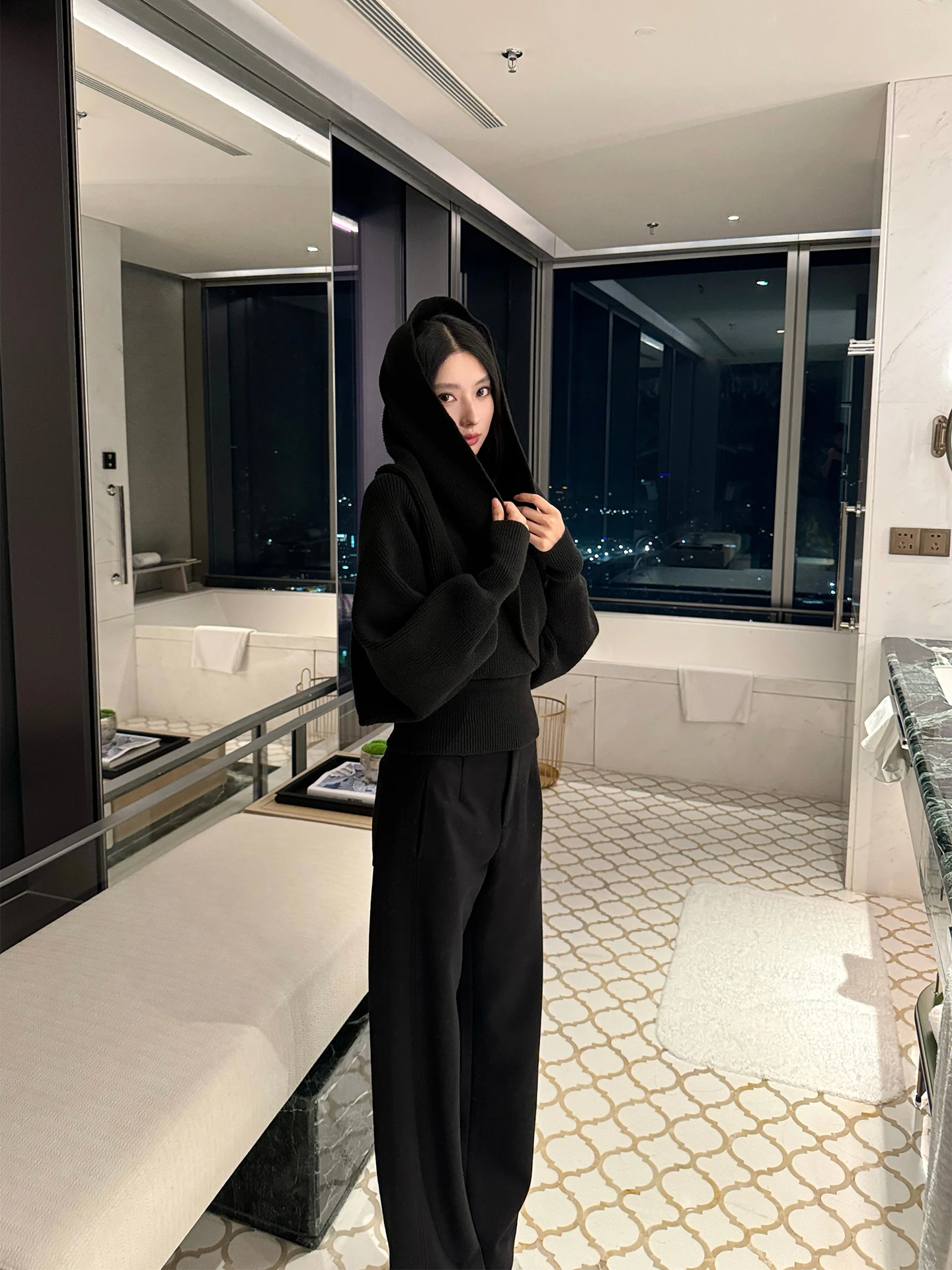 Брюки-костюмные Rose's Inspiration: осенне-зимние, шерстяные, прямого кроя, с высокой талией, для офиса, профессиональные, теплые, черные, прямого силуэта
Брюки-костюмные Rose's Inspiration: осенне-зимние, шерстяные, прямого кроя, с высокой талией, для офиса, профессиональные, теплые, черные, прямого силуэта