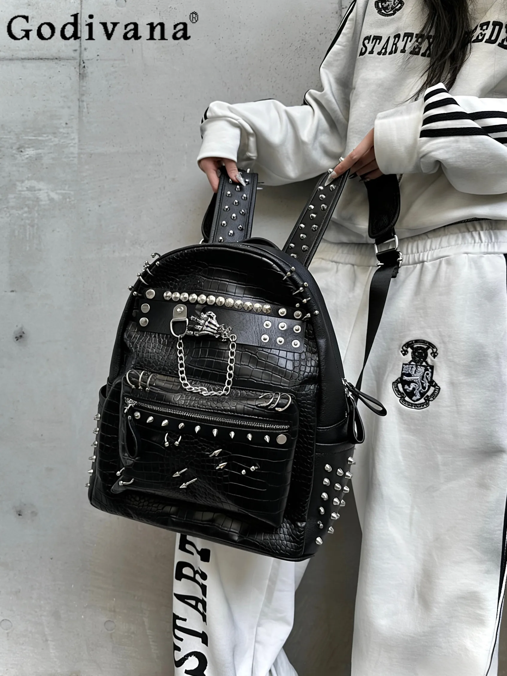 Original Design Punk Street Style Rivet Large Capacity Schoolbag Japanese Commuter Casual Goth Style Fashion Backpack
Original Design Punk Street Style Rivet Large Capacity Schoolbag Japanese Commuter Casual Goth Style Fashion Backpack