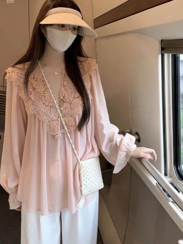 Женская шифоновая рубашка свободного кроя с кружевной отделкой, весенне-летний комплект из двух предметов, модный элегантный стиль, рукава-фонарики, V-образный вырез, защита от солнца
Женская шифоновая рубашка свободного кроя с кружевной отделкой, весенне-летний комплект из двух предметов, модный элегантный стиль, рукава-фонарики, V-образный вырез, защита от солнца