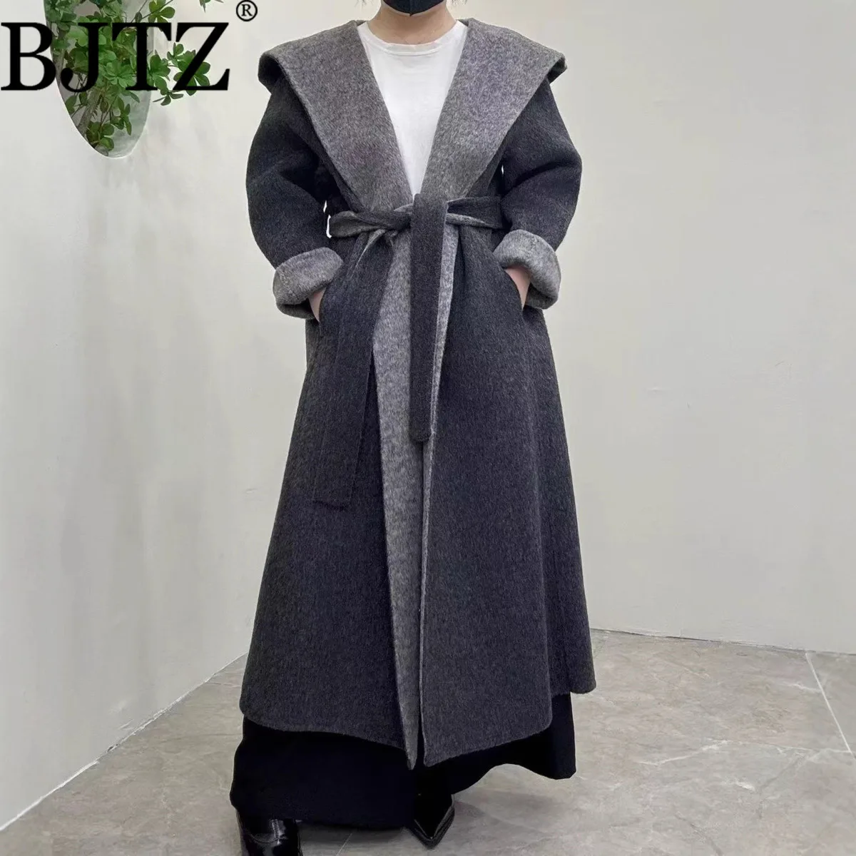 BJTZ 2025 элегантное женское двустороннее шерстяное пальто с капюшоном и длинным поясом на талии, роскошный плащ, теплая осенне-зимняя верхняя одежда
BJTZ 2025 элегантное женское двустороннее шерстяное пальто с капюшоном и длинным поясом на талии, роскошный плащ, теплая осенне-зимняя верхняя одежда
