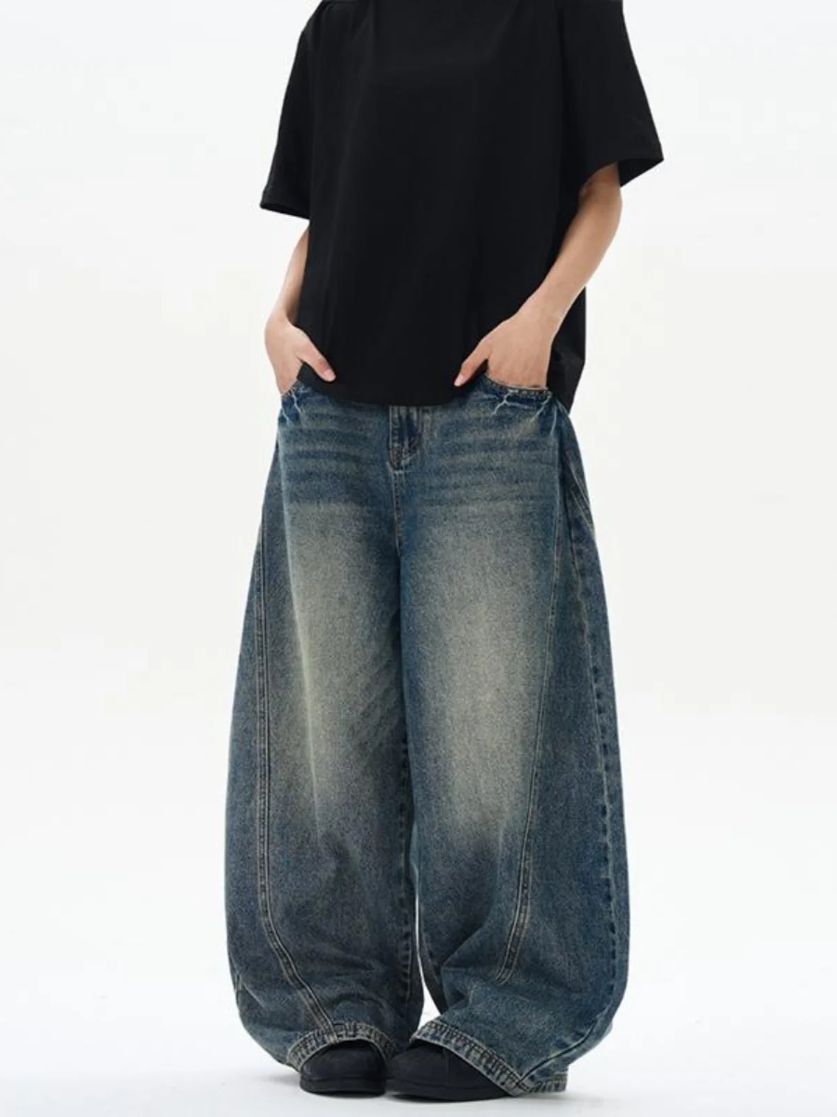 Retro American Waed Design Wide Leg Jeans Men Women Trendy Loose Scythe Pants Cotton Polyester Blend Casual Wear
Retro American Waed Design Wide Leg Jeans Men Women Trendy Loose Scythe Pants Cotton Polyester Blend Casual Wear