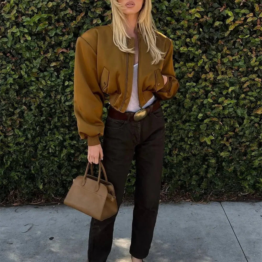 Зимняя женская куртка 2026, атласная, карманная, молния, бейсбольная куртка, верхняя одежда, новая мода Y2K, высококачественный топ, бюстгальтер-пальто
Зимняя женская куртка 2026, атласная, карманная, молния, бейсбольная куртка, верхняя одежда, новая мода Y2K, высококачественный топ, бюстгальтер-пальто