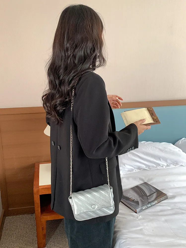 Long chain shoulder bag,fashionable and versatile mini small square bags, solid color car stitching crossbody bag
Long chain shoulder bag,fashionable and versatile mini small square bags, solid color car stitching crossbody bag