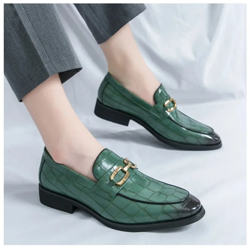 2026 new merchant leather shoes men's casual pressed plaid leather pointy 46 plus-size Metal Pressed Floral Loafers
2026 new merchant leather shoes men's casual pressed plaid leather pointy 46 plus-size Metal Pressed Floral Loafers
