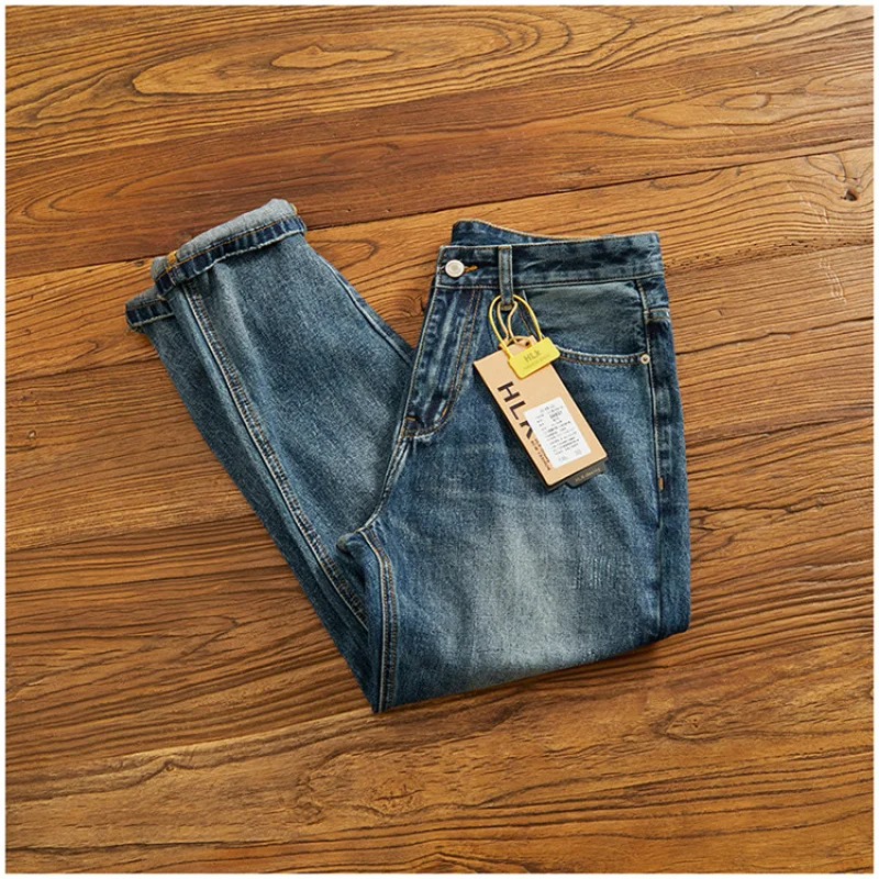 Light blue washed versatile straight leg jeans for men, retro and simple Korean style fashionable casual denim pants
Light blue washed versatile straight leg jeans for men, retro and simple Korean style fashionable casual denim pants