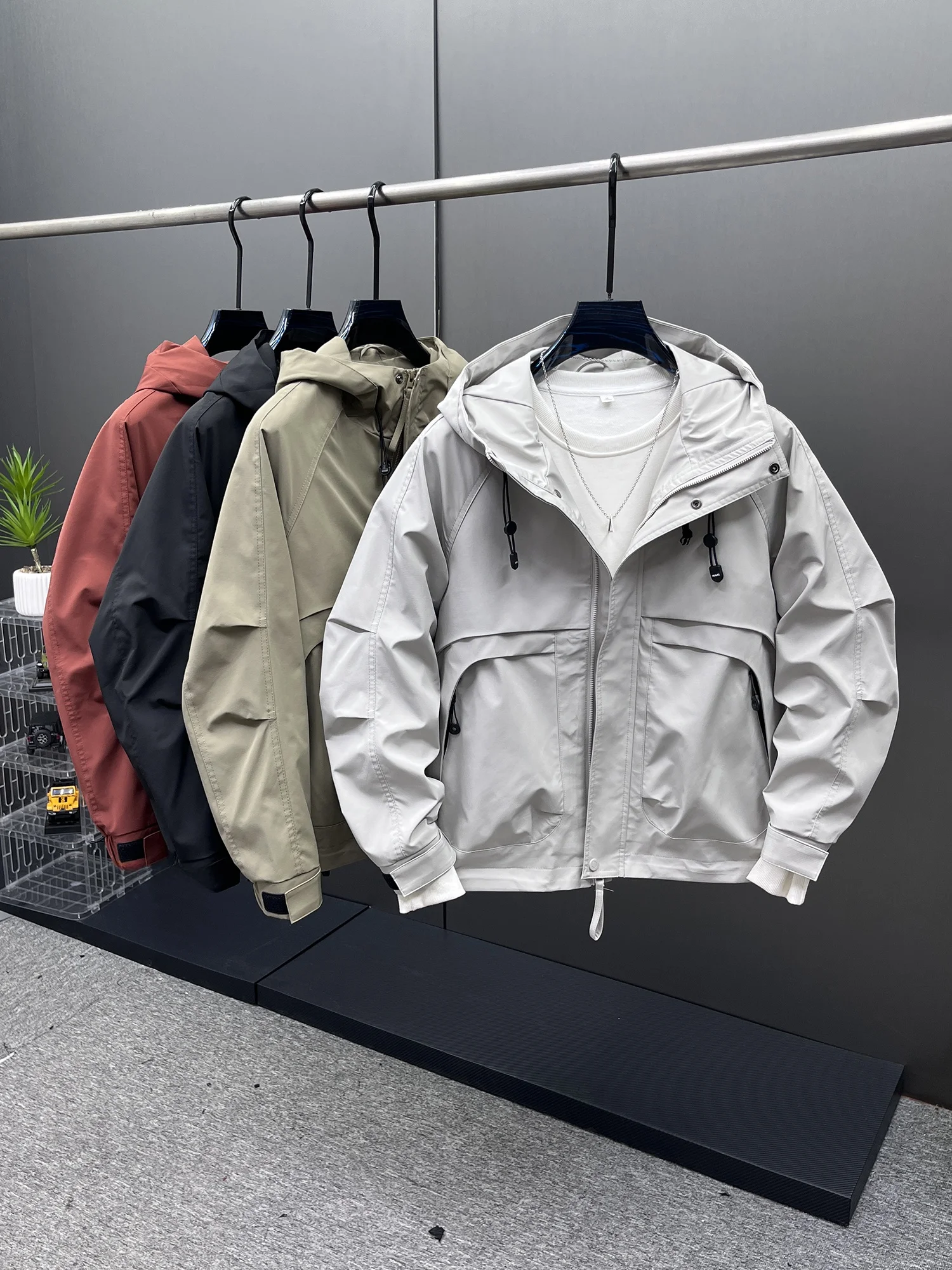 Men's Cotton-Padded Jaet Windproof Long Sve Outdoor Casual Faion Polyester Fiber Filling Autumn New Sle Workwear Coat
Men's Cotton-Padded Jaet Windproof Long Sve Outdoor Casual Faion Polyester Fiber Filling Autumn New Sle Workwear Coat