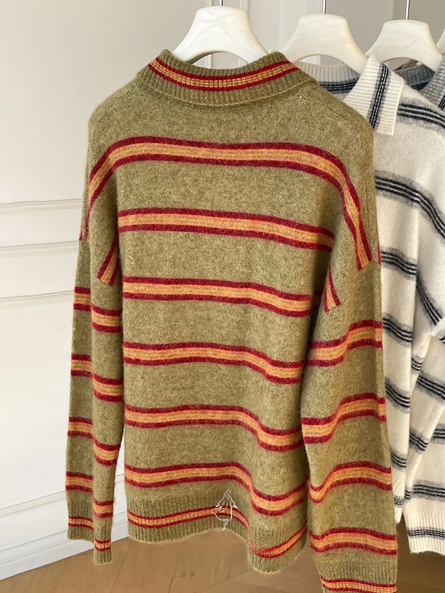 Новый женский вязаный свитер в стиле ретро с полосатым воротником, универсальный, облегающий, из мягкого полиэстера
Новый женский вязаный свитер в стиле ретро с полосатым воротником, универсальный, облегающий, из мягкого полиэстера