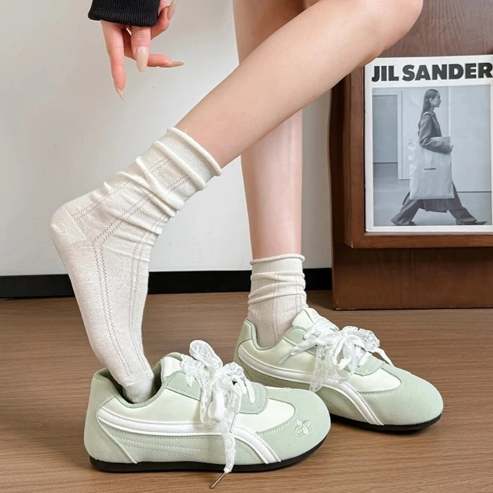 Spring and Autumn Classic Versatile Minimalist Sports Shoes Lightweight and Trendy Lace Up Casual Shoes for Women Sneakers
Spring and Autumn Classic Versatile Minimalist Sports Shoes Lightweight and Trendy Lace Up Casual Shoes for Women Sneakers