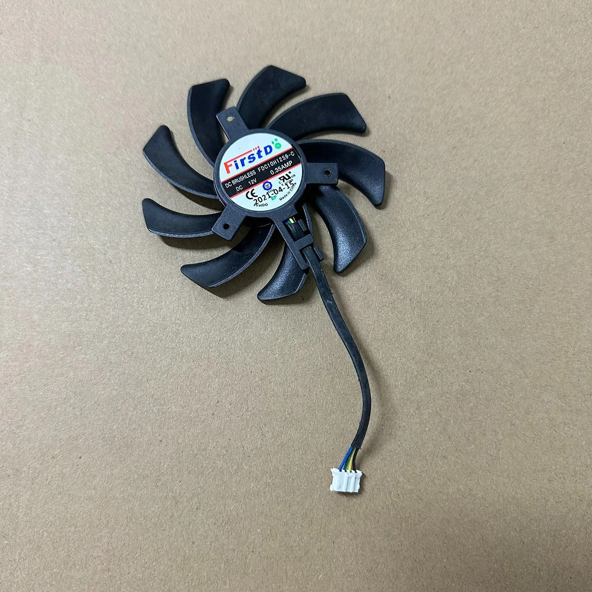 Вентилятор видеокарты Firstd FDC10H12S9-C 12 В 0,35 А
Вентилятор видеокарты Firstd FDC10H12S9-C 12 В 0,35 А