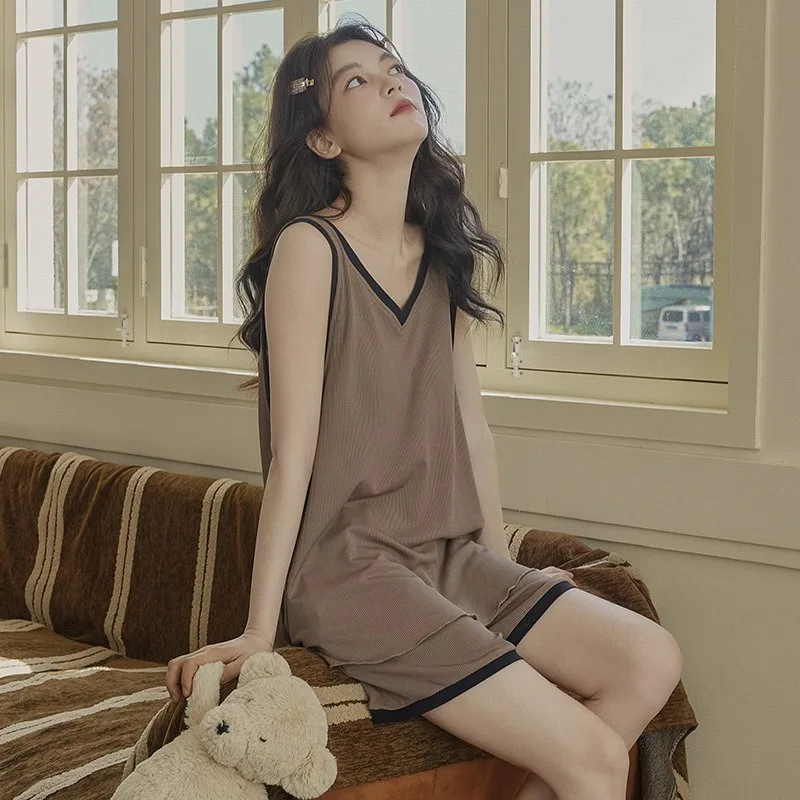 Летний комплект женской домашней одежды 2026: майка и шорты с подкладкой для бюстгальтера, повседневный стиль
Летний комплект женской домашней одежды 2026: майка и шорты с подкладкой для бюстгальтера, повседневный стиль