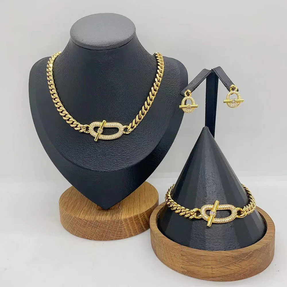 Luxury personality unique full zircon chain pendant women's necklace OT series new cross bar bracelet earrings three-piece set
Luxury personality unique full zircon chain pendant women's necklace OT series new cross bar bracelet earrings three-piece set