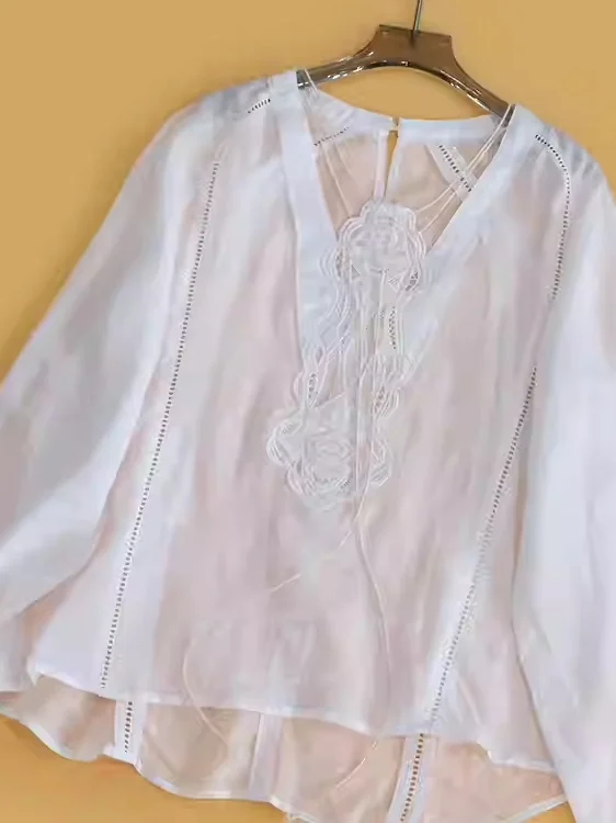 Романтический топ с вышивкой и V-образным вырезом, свободного кроя, из льняной смеси, дышащий, тонкий, средней длины, для женщин.
Романтический топ с вышивкой и V-образным вырезом, свободного кроя, из льняной смеси, дышащий, тонкий, средней длины, для женщин.