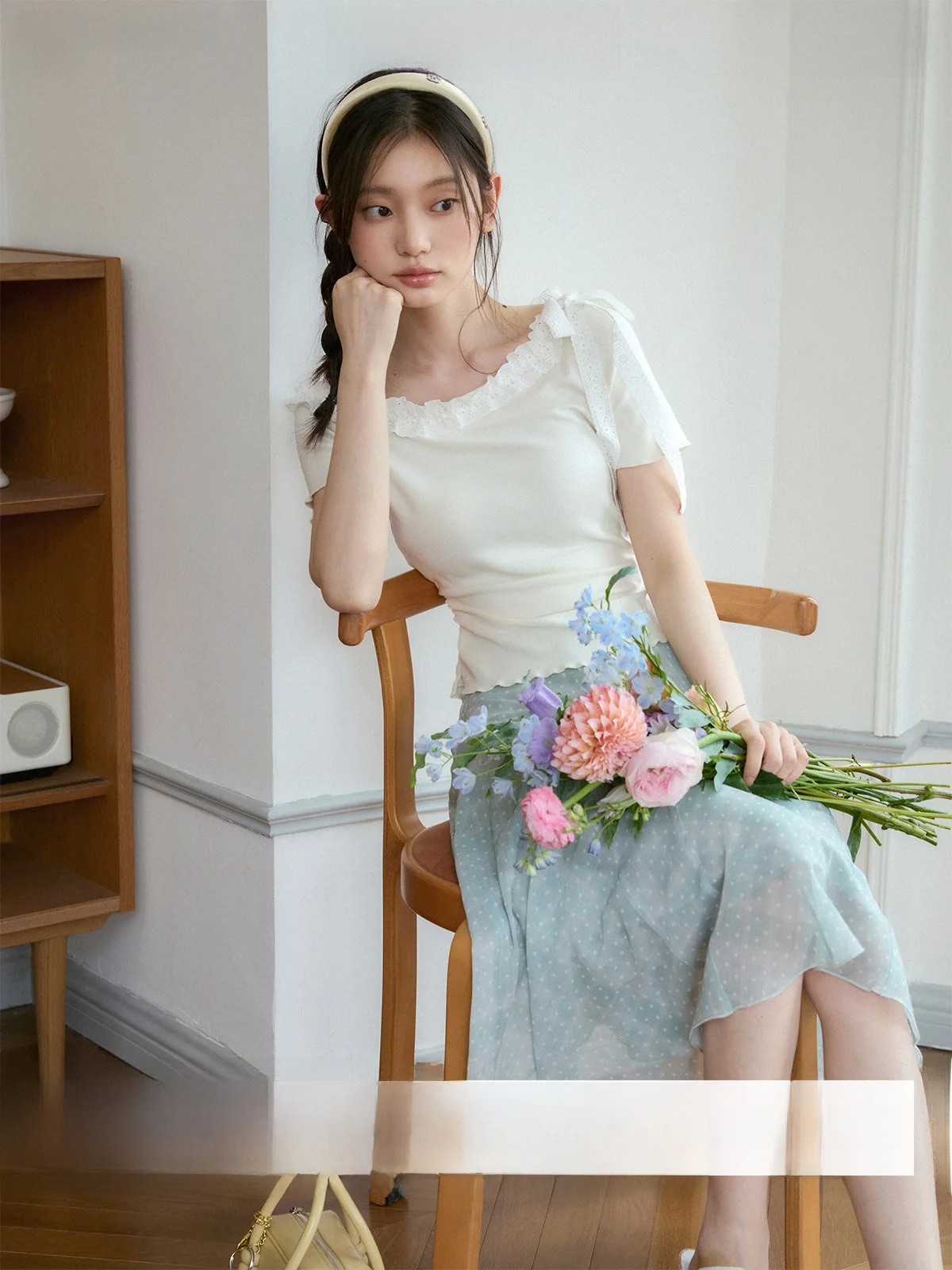 Elegant Ruffle Short Sleeve T-Shirt High Weight Gentle Shoulder Floral Trim Miss Squirrel Miss Initial Dream Garden Fashion L...
Elegant Ruffle Short Sleeve T-Shirt High Weight Gentle Shoulder Floral Trim Miss Squirrel Miss Initial Dream Garden Fashion L...