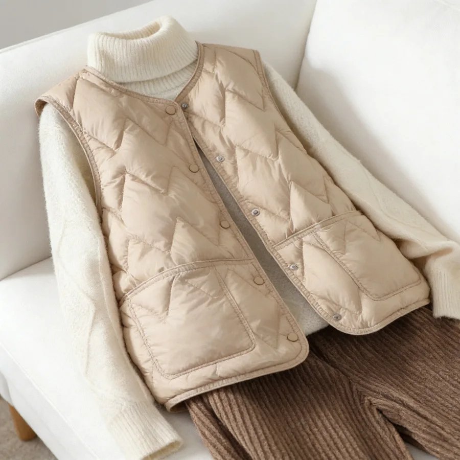 Women's V-shaped Pressed Vest White Duck Down Coat Warm Winter Autumn Winter Fashion Round Neck Lightweight Down Vest Jacket
Women's V-shaped Pressed Vest White Duck Down Coat Warm Winter Autumn Winter Fashion Round Neck Lightweight Down Vest Jacket