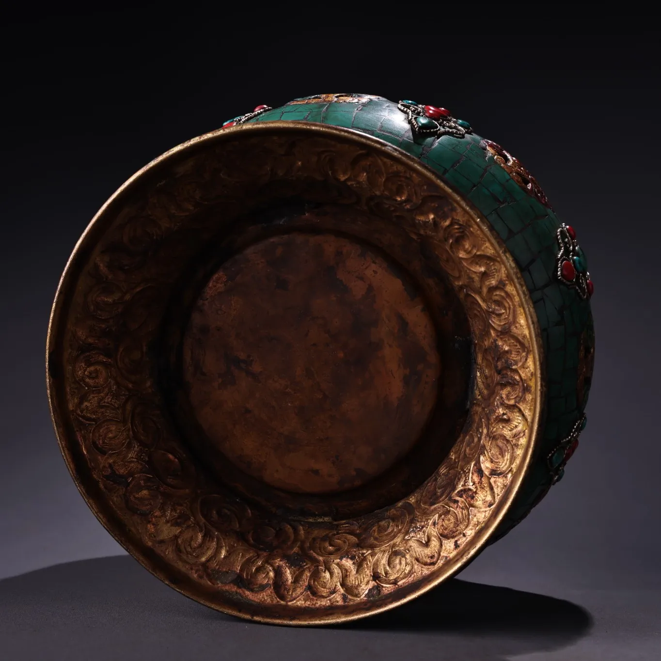 11"Old Xizang Folk Collection Old Bronze Mosaic Gem Outline in gold Eight Treasures Meal pot Stove Ornaments Town House Exorcism 
11"Old Xizang Folk Collection Old Bronze Mosaic Gem Outline in gold Eight Treasures Meal pot Stove Ornaments Town House Exorcism