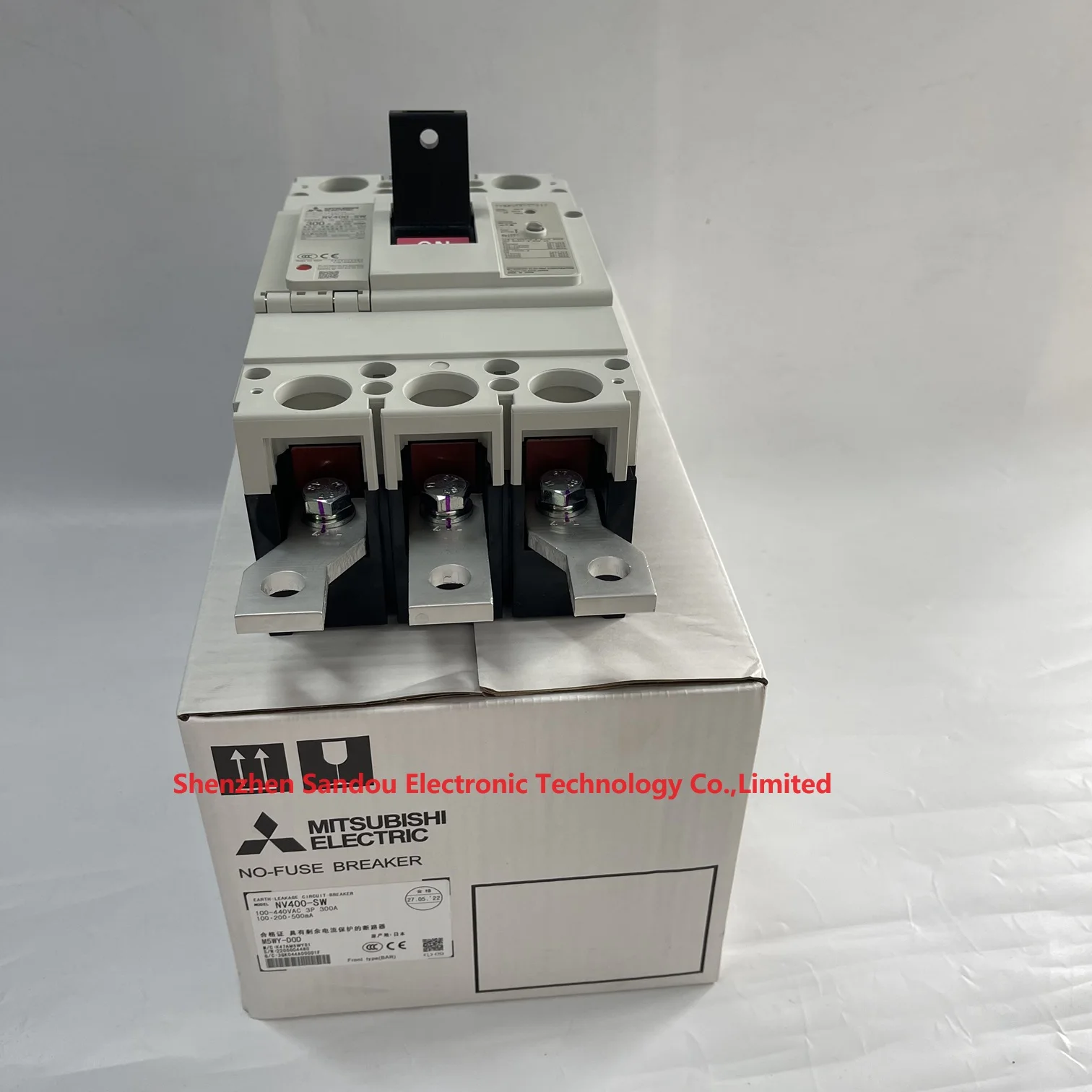 Brand New Original Genuine -Mitsubishi- Moulded Case Circuit Breaker NV400-SW 100-440VAC 3P 300A 100.200.500mA
Brand New Original Genuine -Mitsubishi- Moulded Case Circuit Breaker NV400-SW 100-440VAC 3P 300A 100.200.500mA