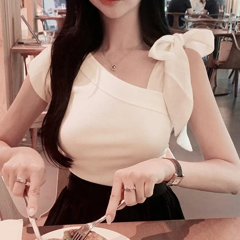 Удобная трикотажная футболка в корейском стиле с коротким рукавом, облегающая, с открытыми плечами, с завышенной талией, универсальная, с диагональным воротником
Удобная трикотажная футболка в корейском стиле с коротким рукавом, облегающая, с открытыми плечами, с завышенной талией, универсальная, с диагональным воротником