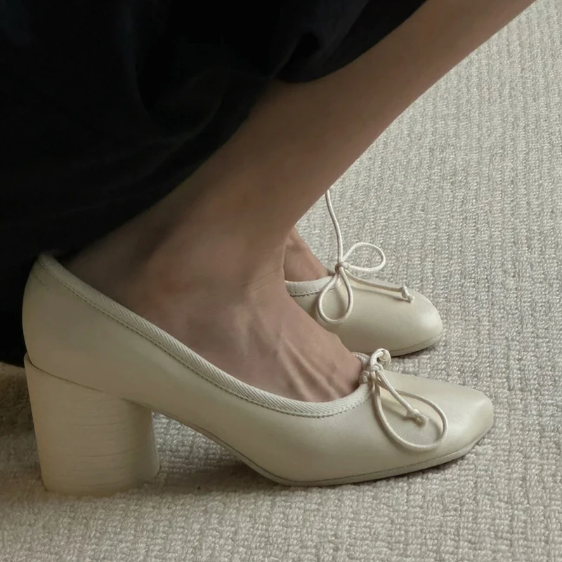 2026 new French Style Black With Bow Women High Heels Soft Leather Mid-Heel Pumps For Women Casual Office Mary Jane Shoes Female
2026 new French Style Black With Bow Women High Heels Soft Leather Mid-Heel Pumps For Women Casual Office Mary Jane Shoes Female