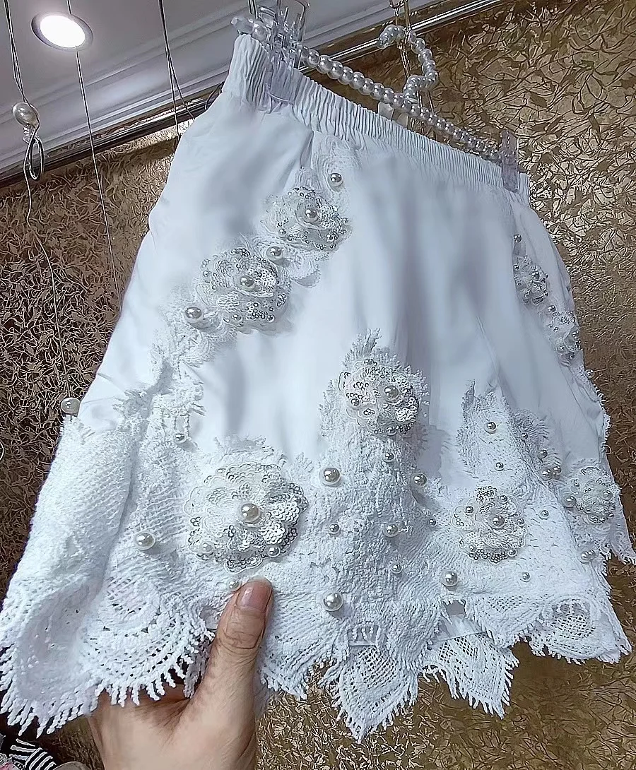 Luxury Style Sequined Beaded 3D Flowers Lace Embroidery Pantalones Cortos Wide Leg Shorts Women's Hot Pants White Short Trousers
Luxury Style Sequined Beaded 3D Flowers Lace Embroidery Pantalones Cortos Wide Leg Shorts Women's Hot Pants White Short Trousers