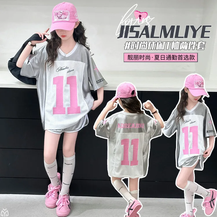 Girls Summer Set 2026 New Fashionable Girls American Thin Breathable Mesh T-shirt Shorts Two Piece Set Children Clothing
Girls Summer Set 2026 New Fashionable Girls American Thin Breathable Mesh T-shirt Shorts Two Piece Set Children Clothing