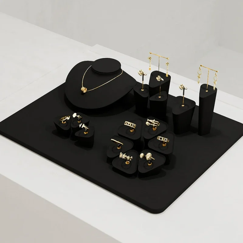Black microfiber metal jewelry display props, rings, earrings, necklaces, counter display accessories, jewelry display rack
Black microfiber metal jewelry display props, rings, earrings, necklaces, counter display accessories, jewelry display rack