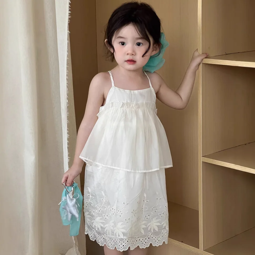 2025 Summer New Cute Girls Lace Embroidery Sling Dress Children Sleeveless Princess Dress Baby Girls Party Casual Dress
2025 Summer New Cute Girls Lace Embroidery Sling Dress Children Sleeveless Princess Dress Baby Girls Party Casual Dress