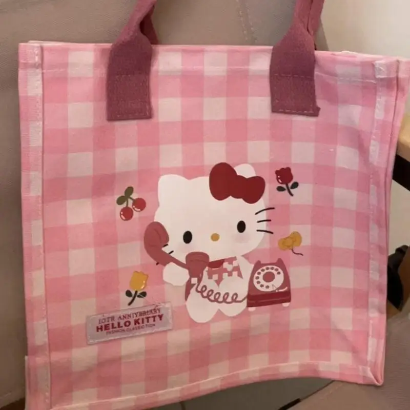 Два тысячи и двадцать пять новых портативных сумок для покупок Hellokittys, красивая сумка-бокс для обеда, милый мультяшный модный праздничный подарок
Два тысячи и двадцать пять новых портативных сумок для покупок Hellokittys, красивая сумка-бокс для обеда, милый мультяшный модный праздничный подарок
