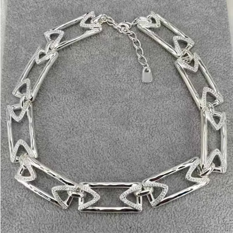 2024 Selling Exquisite High Quality UNO DE 50 Fashion Classic 925 Necklace Jewelry Romantic Holiday Gift
2024 Selling Exquisite High Quality UNO DE 50 Fashion Classic 925 Necklace Jewelry Romantic Holiday Gift