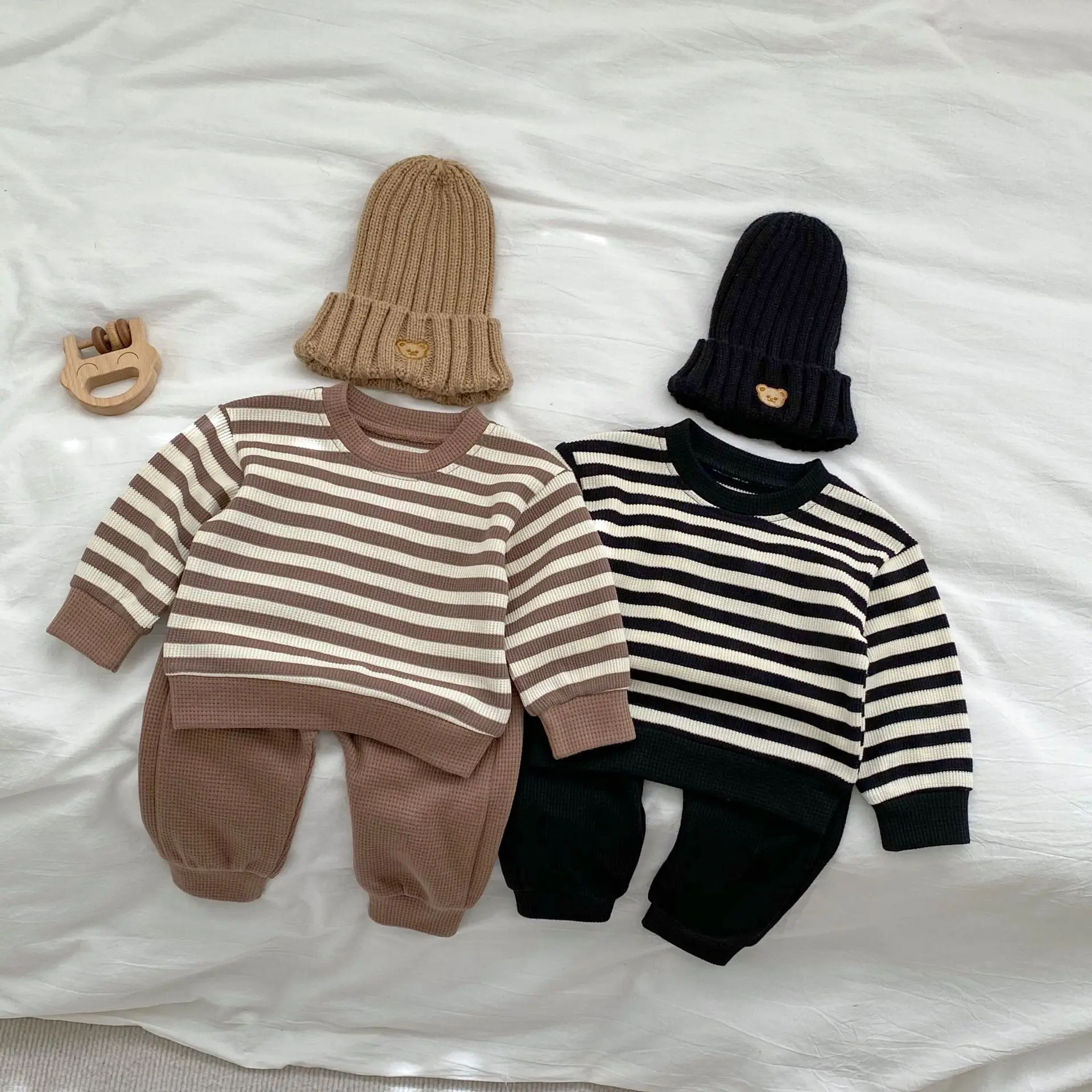 Spring Baby Suit Boys and Girls Color-blocking Striped Waffle Long-sleeved Shirt Pants Two-piece Set
Spring Baby Suit Boys and Girls Color-blocking Striped Waffle Long-sleeved Shirt Pants Two-piece Set