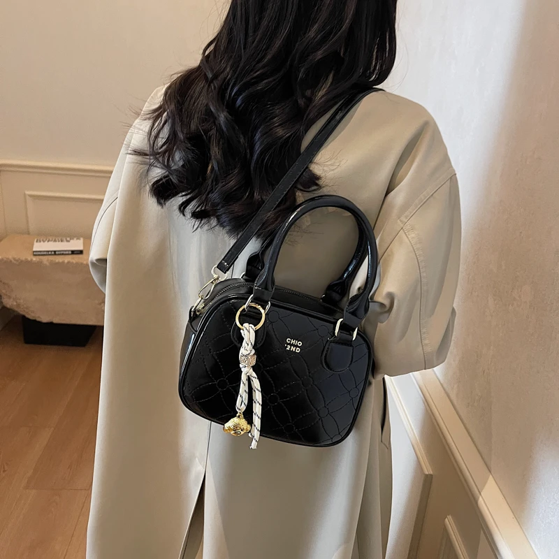 Fashion New Versatile Women's PU Leather Single Shoulder Crossbody Bag Simple Casual Trendy Commuting Storage Square Bags
Fashion New Versatile Women's PU Leather Single Shoulder Crossbody Bag Simple Casual Trendy Commuting Storage Square Bags