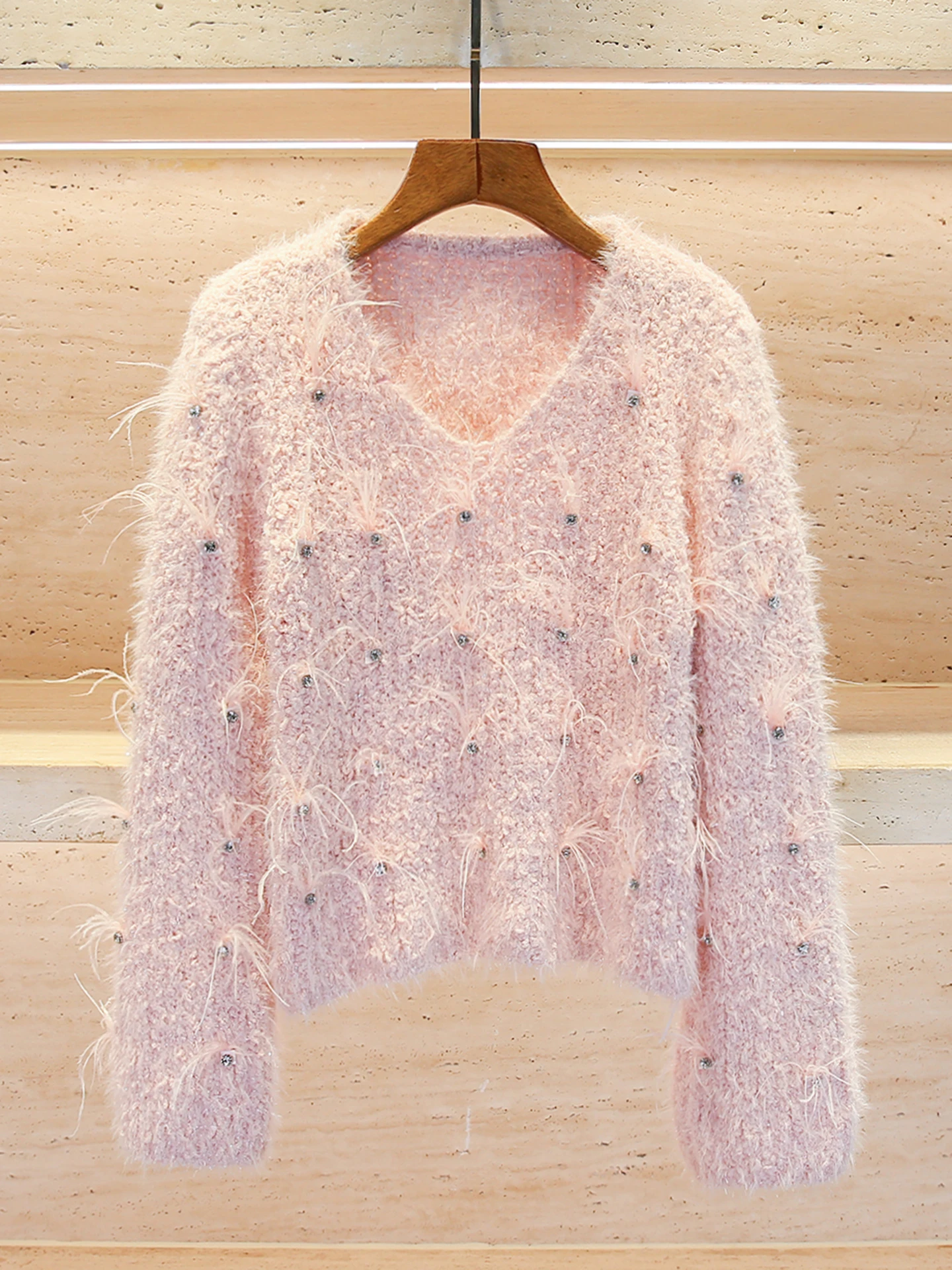 South Oil High-End Women's V-Ne Ostrich Feather Knitted Sweater Diamond Embellied Small Fraance Sle Top Winter Faion
South Oil High-End Women's V-Ne Ostrich Feather Knitted Sweater Diamond Embellied Small Fraance Sle Top Winter Faion